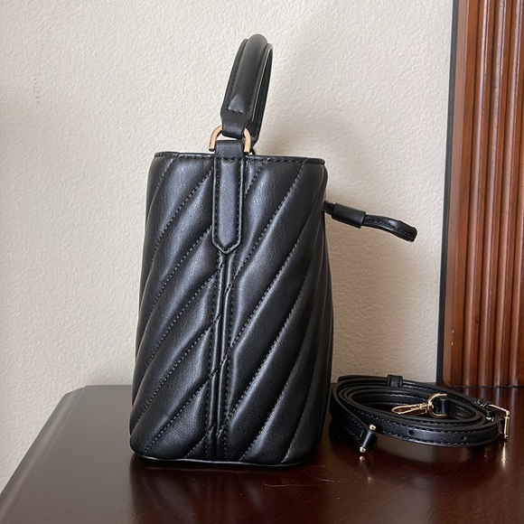 Michael Kors Bucket Bag - Picture 6 of 7